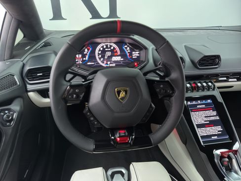 Used 2021 Lamborghini Huracan EVO RWD image 23