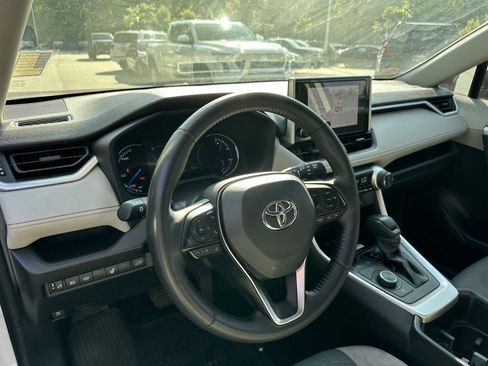 Used 2025 Toyota RAV4 XLE w/ Convenience Package AWD/4WD image 11