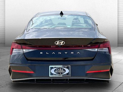 Used 2025 Hyundai Elantra SEL FWD image 6