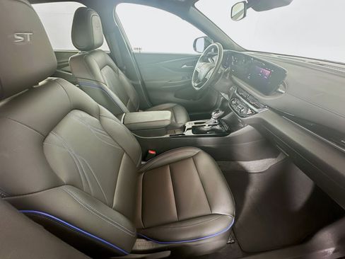 Used 2025 Buick Envista Sport Touring FWD image 28