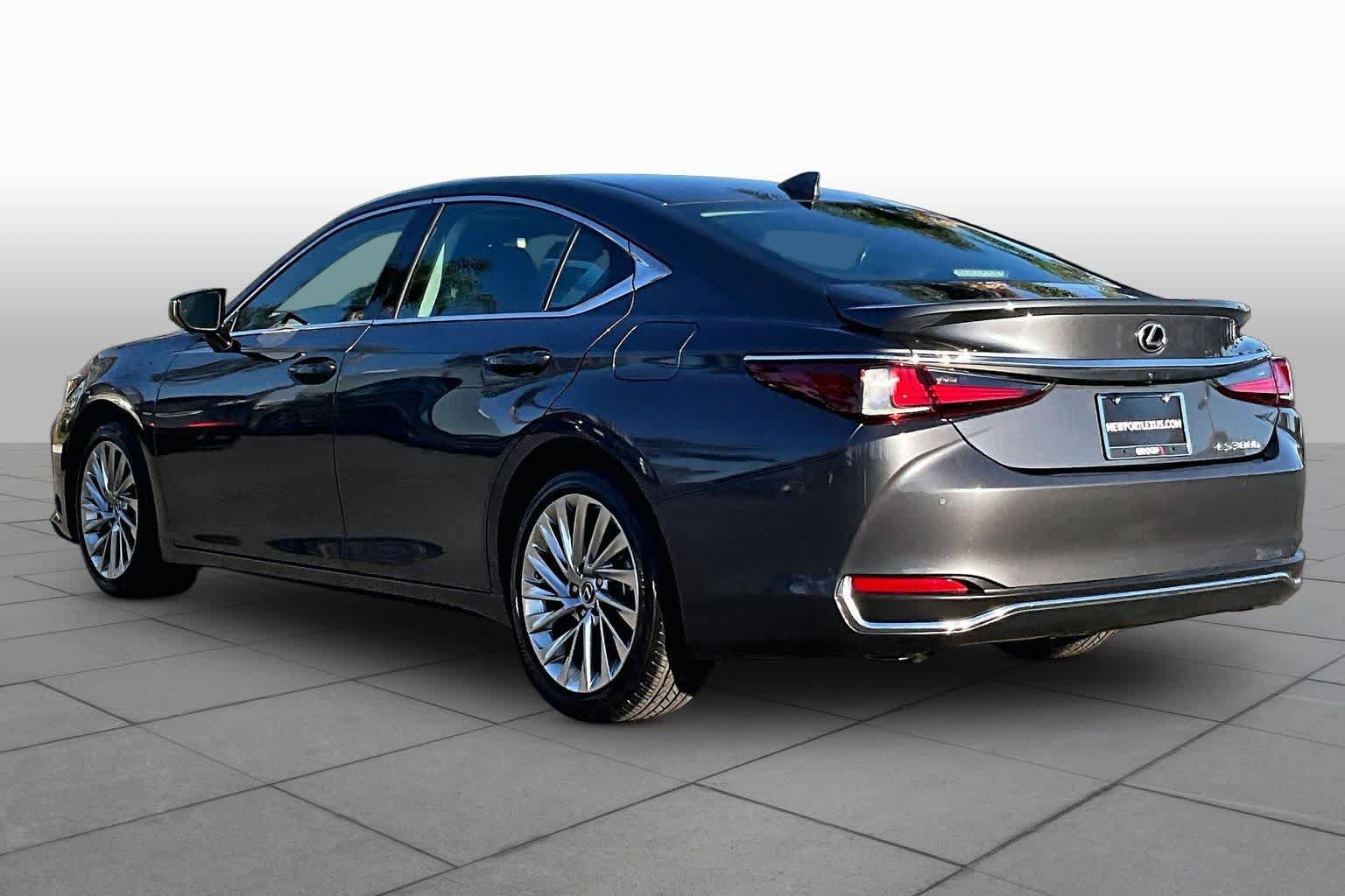 Used 2023 Lexus ES 300h w/ Accessory Package (Z1) FWD image 11
