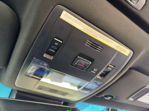 Used 2025 Lexus ES 300h w/ Premium Package FWD image 39