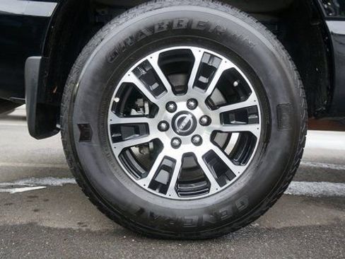 Used 2024 Nissan Titan SV w/ SV Convenience Package image 91