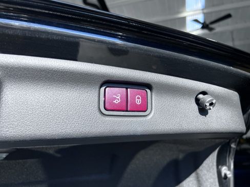 Used 2023 Mercedes-Benz C 300 Sedan w/ Advanced USB Package image 27