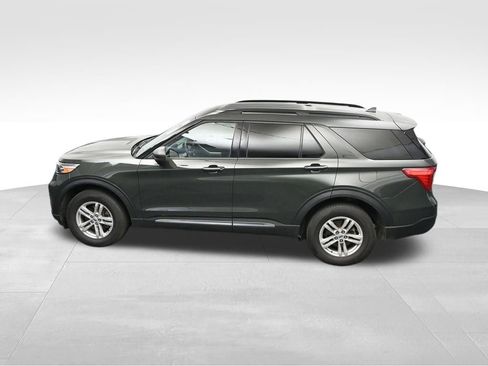 Used 2024 Ford Explorer XLT w/ Equipment Group 202A AWD/4WD image 19