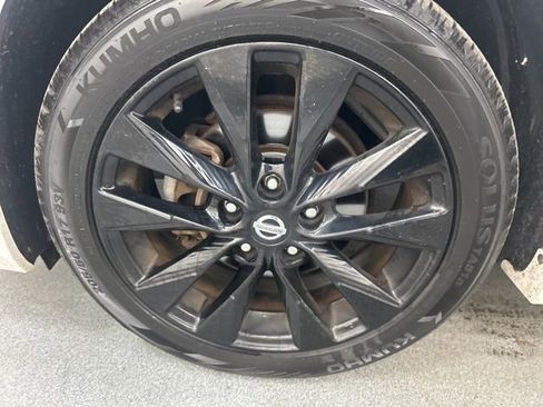 Used 2018 Nissan Sentra SR w/ SR Midnight Edition Package image 23