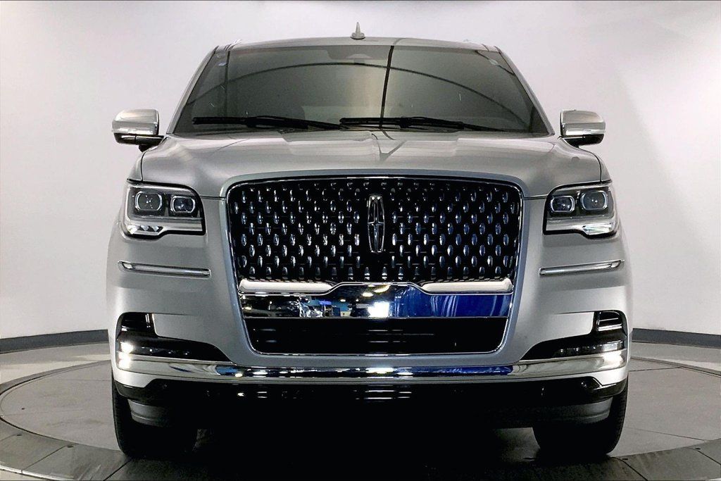 Used 2023 Lincoln Navigator L Black Label AWD/4WD image 2