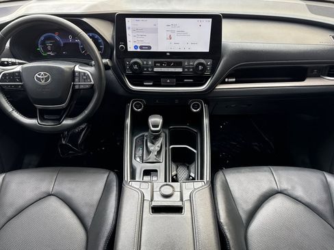 Used 2024 Toyota Grand Highlander Limited image 12