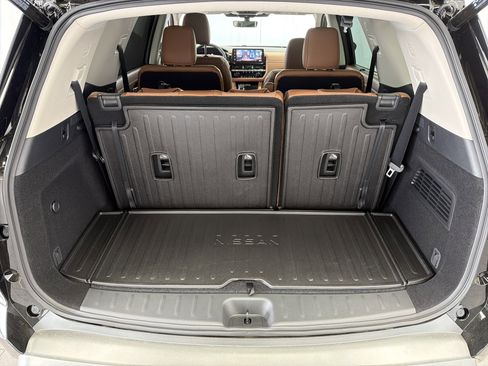 New 2026 Nissan Pathfinder Platinum FWD image 17
