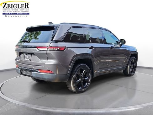 Used 2023 Jeep Grand Cherokee Altitude AWD/4WD image 5