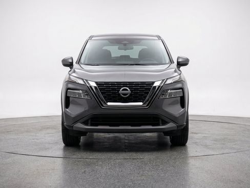 Used 2025 Nissan Rogue SV AWD/4WD image 2