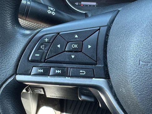 Used 2018 Nissan Kicks SV image 16