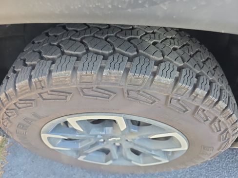 Used 2026 Chevrolet Equinox ACTIV w/ LPO, Floor Liner Package AWD/4WD image 6