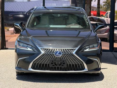 Used 2021 Lexus ES 300h Ultra Luxury w/ Accessory Package 2 FWD image 19