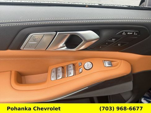 Used 2022 BMW X7 M50i w/ Dynamic Handling Package AWD/4WD image 24