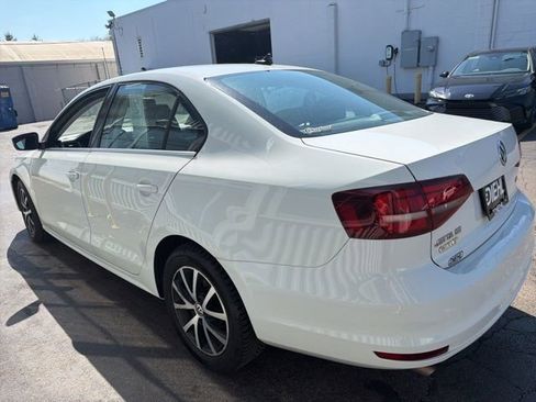 Used 2017 Volkswagen Jetta SE FWD image 8