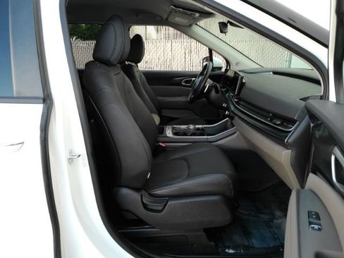 Used 2026 Kia Carnival LXS FWD image 21