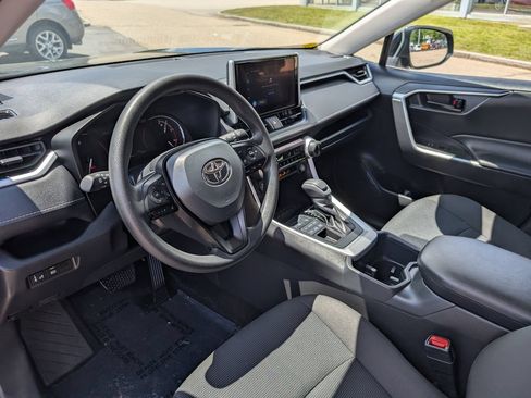 Used 2025 Toyota RAV4 LE AWD/4WD image 14