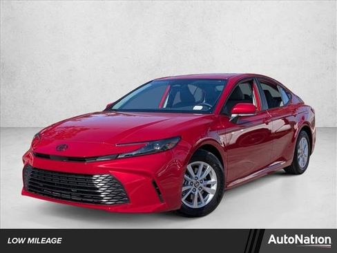 Used 2025 Toyota Camry LE image 1