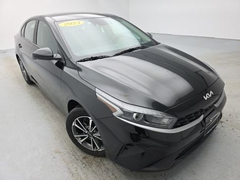 Used 2023 Kia Forte LXS image 3