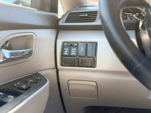 Used 2016 Honda Odyssey SE image 16