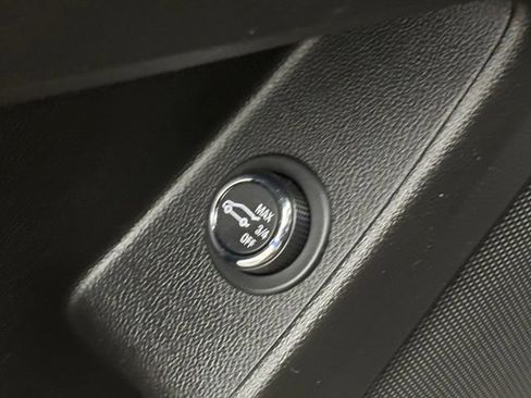 Used 2020 Chevrolet Traverse LT FWD image 16