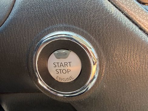 Used 2020 Nissan Pathfinder SL image 14