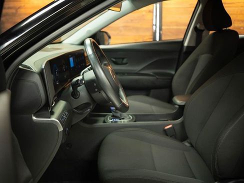 Used 2025 Hyundai Kona SEL FWD image 8
