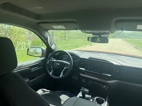 Used 2023 Chevrolet Silverado 1500 LT AWD/4WD image 17