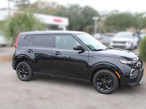 Certified 2022 Kia Soul LX w/ Technology Package image 4