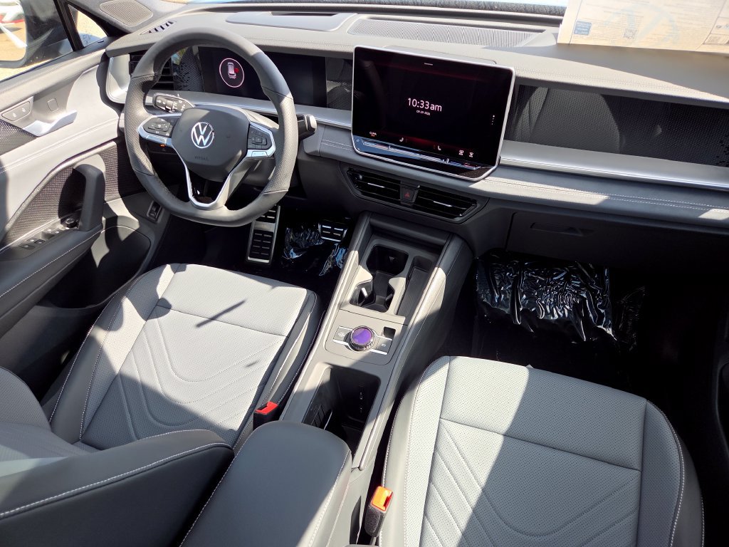 New 2026 Volkswagen Tiguan SE R-Line AWD/4WD image 18