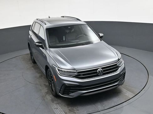 Used 2022 Volkswagen Tiguan SE R-Line image 24