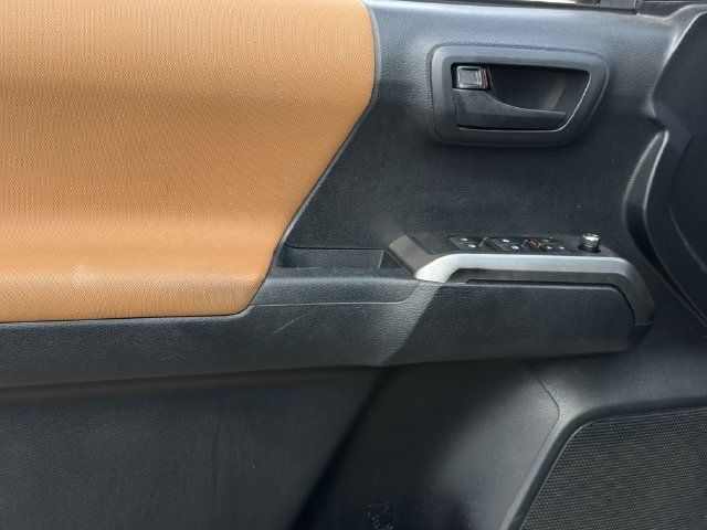 Used 2018 Toyota Tacoma SR5 RWD image 24