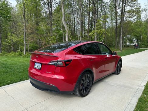 Used 2023 Tesla Model Y Performance AWD/4WD image 2