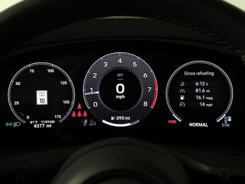 Certified 2025 Porsche Cayenne Coupe image 16