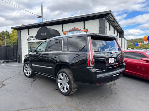 Used 2019 Cadillac Escalade Premium Luxury image 3