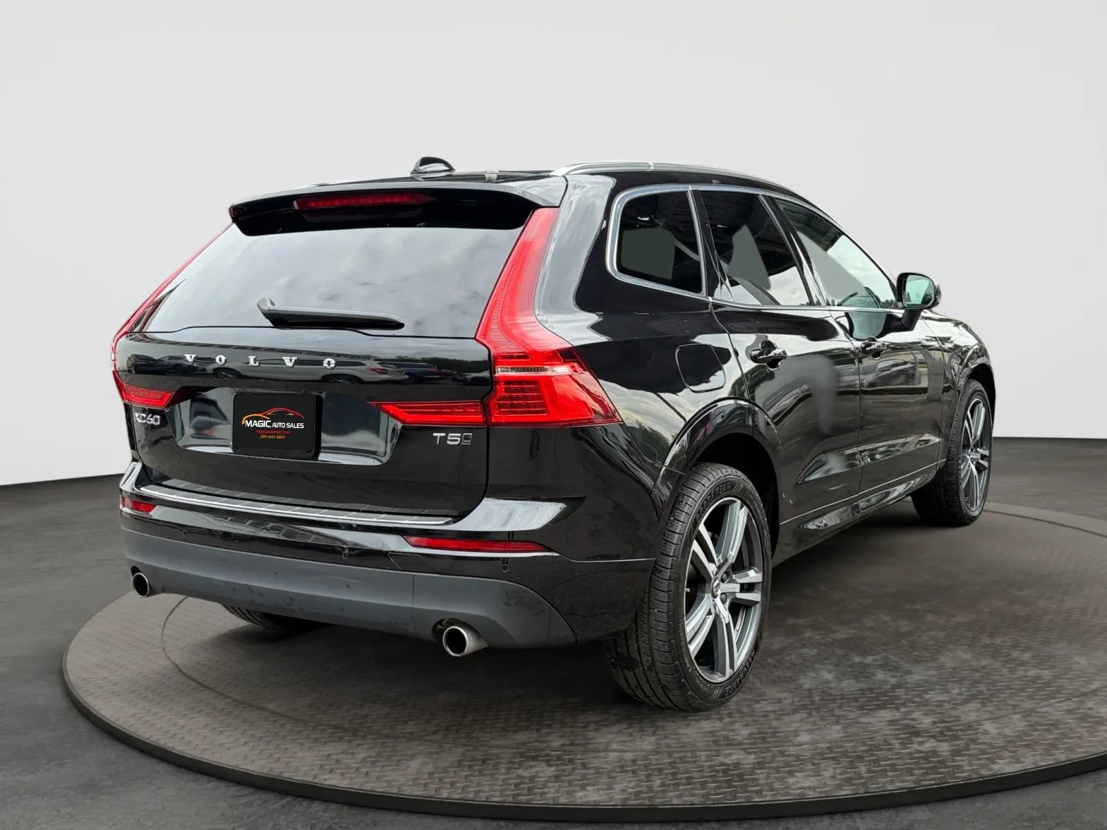 Used 2021 Volvo XC60 T5 Momentum w/ Protection Package Premier AWD/4WD image 10