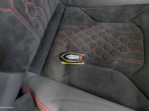 Used 2023 Lamborghini Urus Performante image 27