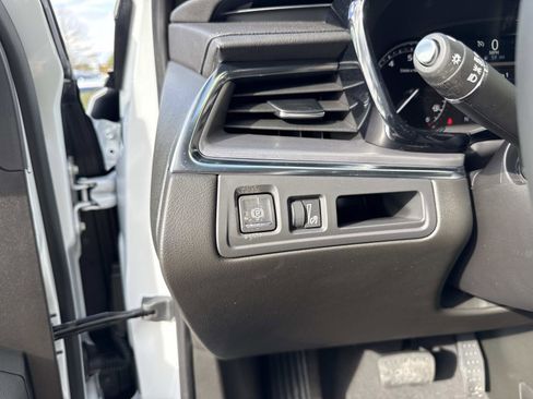 New 2026 Cadillac XT5 Luxury w/ LPO, Floor Liner Package image 33