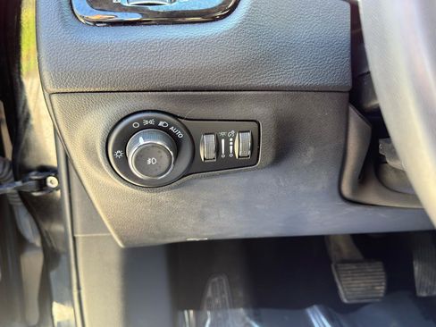 Used 2021 Jeep Compass Latitude image 16