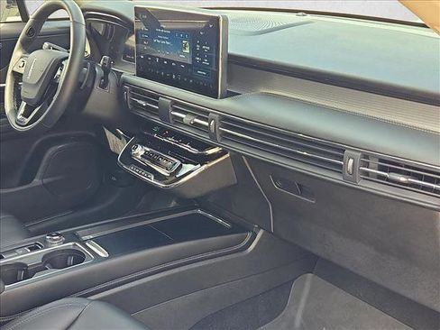 Used 2024 Lincoln Corsair FWD image 19