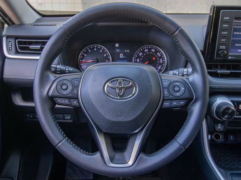 Used 2020 Toyota RAV4 XLE Premium FWD image 31