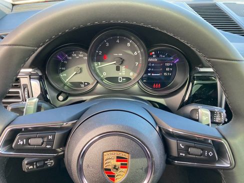 Certified 2025 Porsche Macan image 14