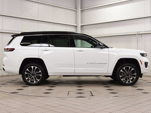 Used 2024 Jeep Grand Cherokee L Overland w/ Trailer Tow Package AWD/4WD image 9