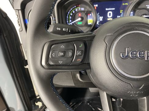 Used 2025 Jeep Wrangler Unlimited Rubicon 4xe AWD/4WD image 21