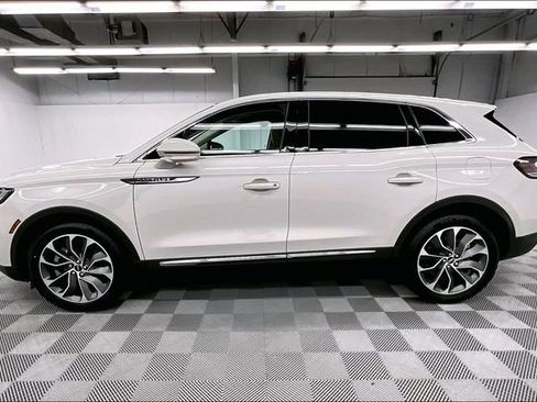 Used 2023 Lincoln Nautilus Reserve AWD/4WD image 14