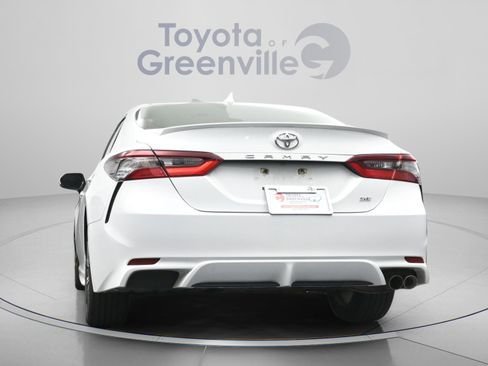 Used 2024 Toyota Camry SE image 11