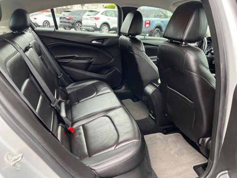 Used 2018 Chevrolet Cruze Premier FWD image 12