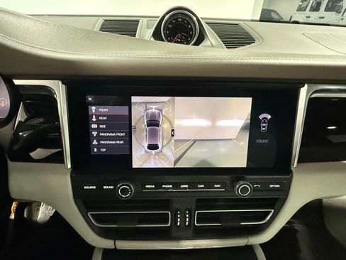 Used 2021 Porsche Macan AWD/4WD image 57