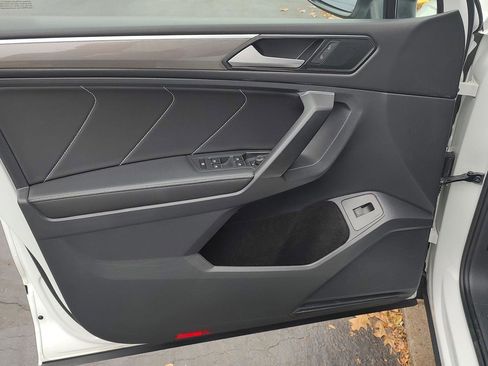 Used 2022 Volkswagen Tiguan SE R-Line image 15